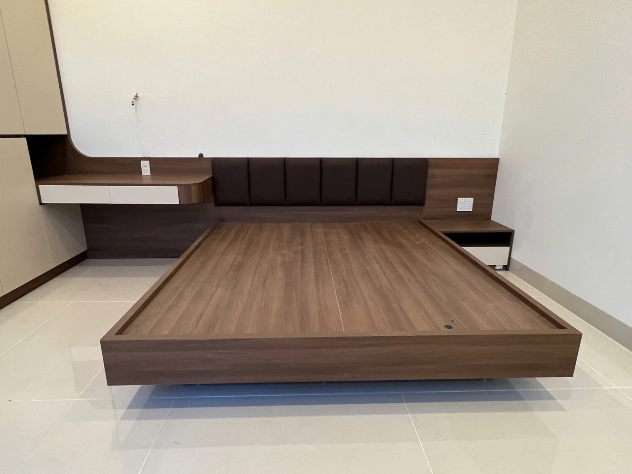 Mẫu tủ quần áo và tab đầu giường sản xuất từ ván gỗ công nghiệp MDF chống ẩm phủ Melamine